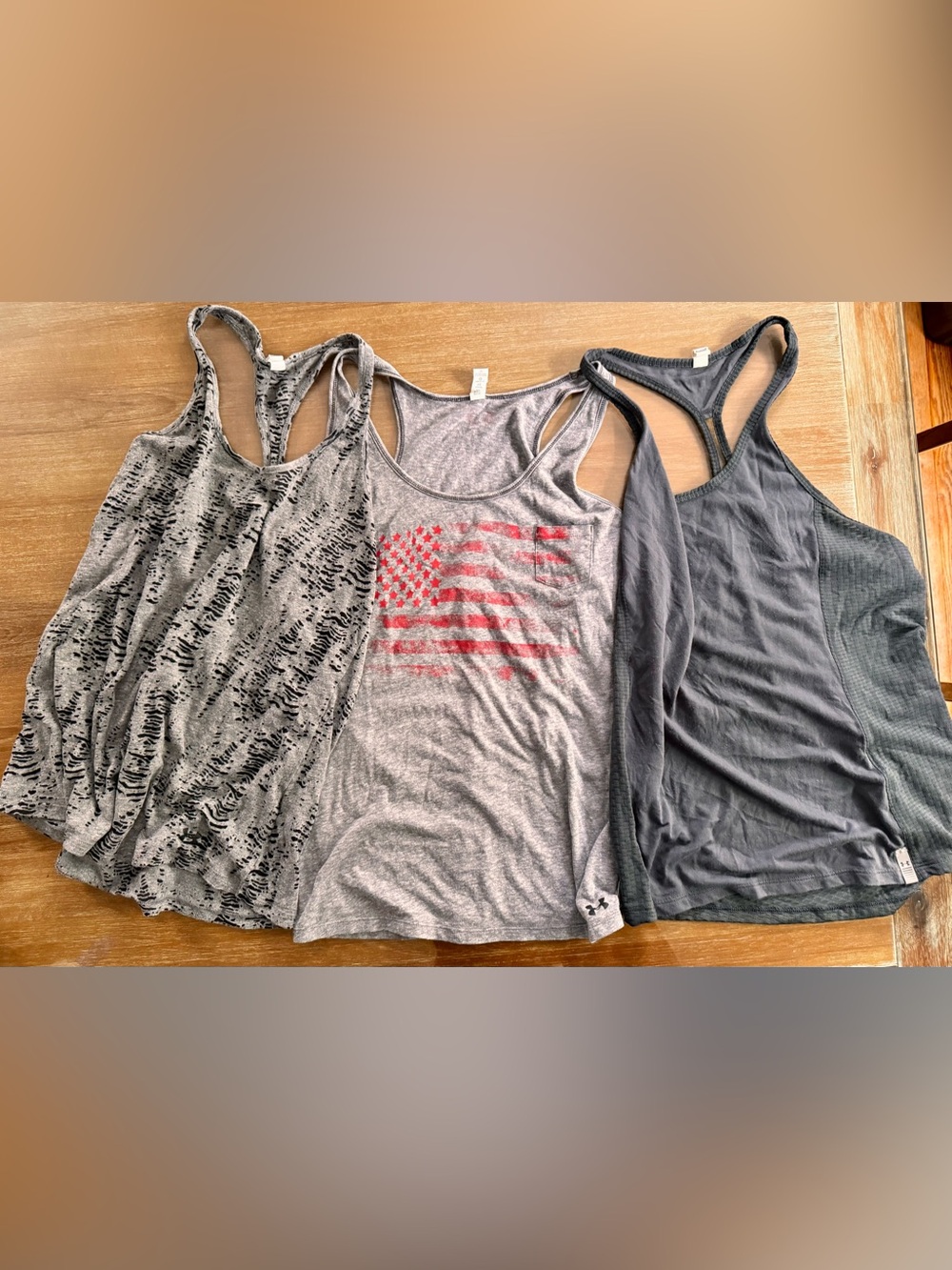 Women’s 8 items UNDER ARMOUR leggings and tanks medium